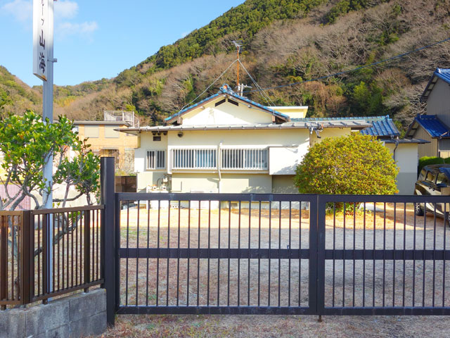 知多半島山海保養所　外観と駐車場